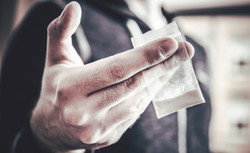 Twarde narkotyki popularne jak piwo? Niepokojący trend u holenderskich studentów