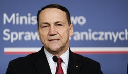 Sikorski: Polska przyjmie SAFE, pierwsze przelewy w kilka tygodni