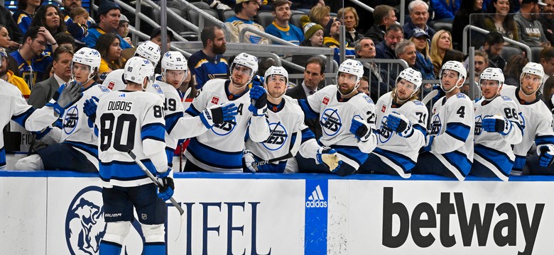 Hokeiści Winnipeg Jets wygrali trzeci mecz z rzędu [WIDEO]