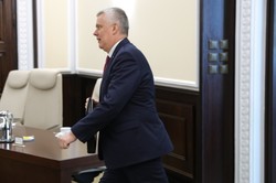 Tomasz Siemoniak: Powstaną kolejne punkty paszportowe na lotniskach