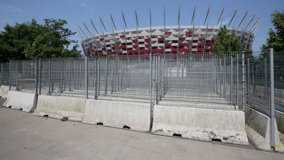 WARSZAWA SZCZYT NATO PGE NARODOWY PRZYGOTOWANIA (ogrodzenie stadionu)