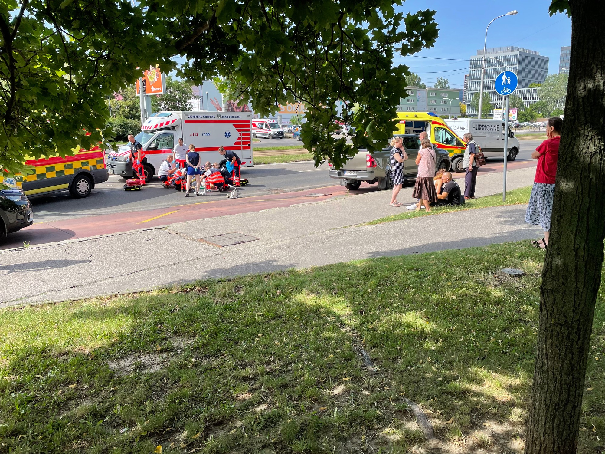 Ženu zrazilo auto. 