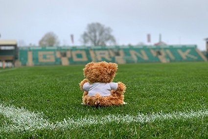 Miś na stadionie Górnika Łęczna