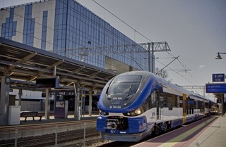 Pesa ciągle na zakręcie. Szybkie pociągi muszą poczekać