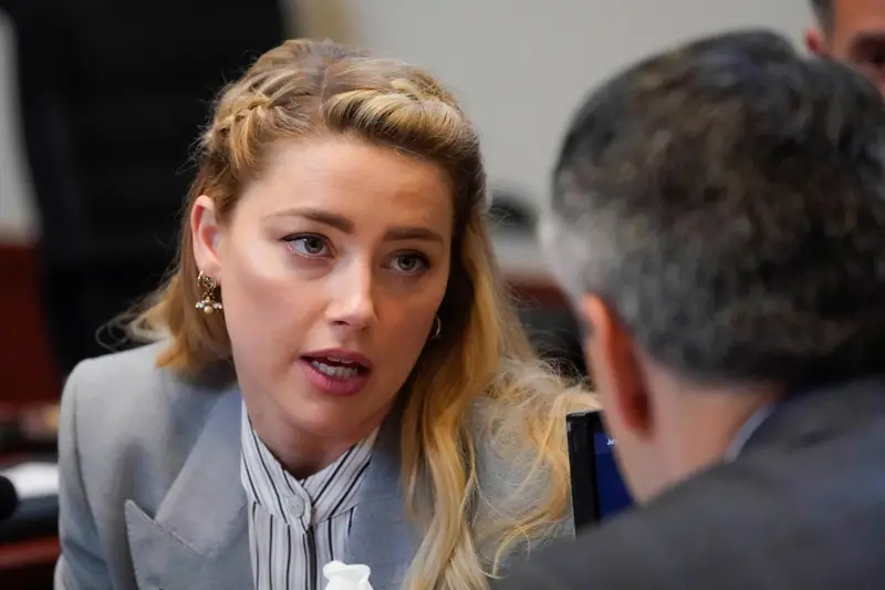 Amber Heard na przesłuchaniu Fot. STEVE HELBER/AFP/East News