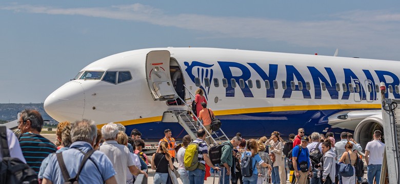 Ryanair wprowadza nowe zakazy. Tych popularnych przedmiotów nie wolno już wnieść na pokład