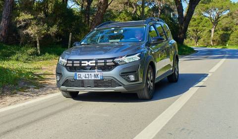 Dacia Jogger Hybrid. Już wiemy, jak jeździ pierwsza hybryda marki