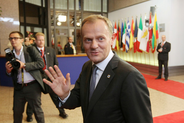 Tusk ogłosi w blasku fleszy swój prezent. Kierowcy dostaną bubel w złotym papierku