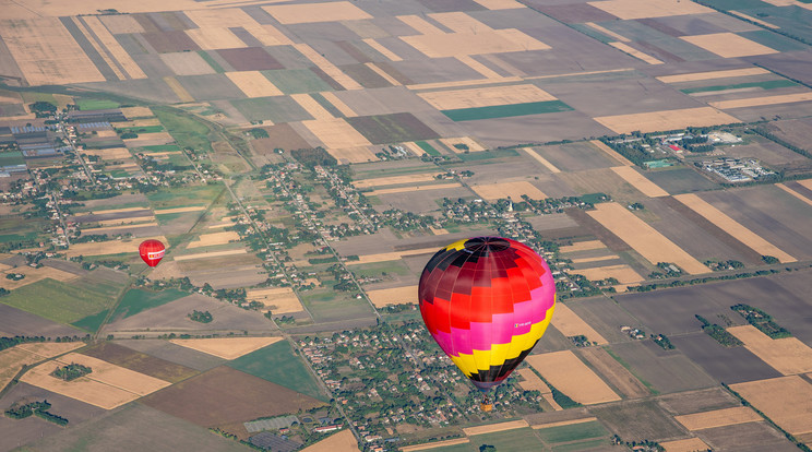 A tavalyi nagy siker után idén ismét megrendezték a hőlégballon-fiesztát. Tíz csapat emelkedett az égbe /Fotó: MTI - Rosta Tibor