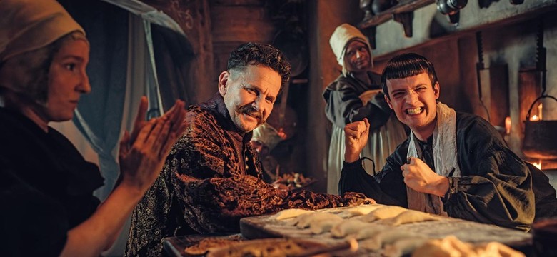 Kontrowersje wokół zarobków na planie serialu "1670". "Pomagają wczuć się w chłopa"