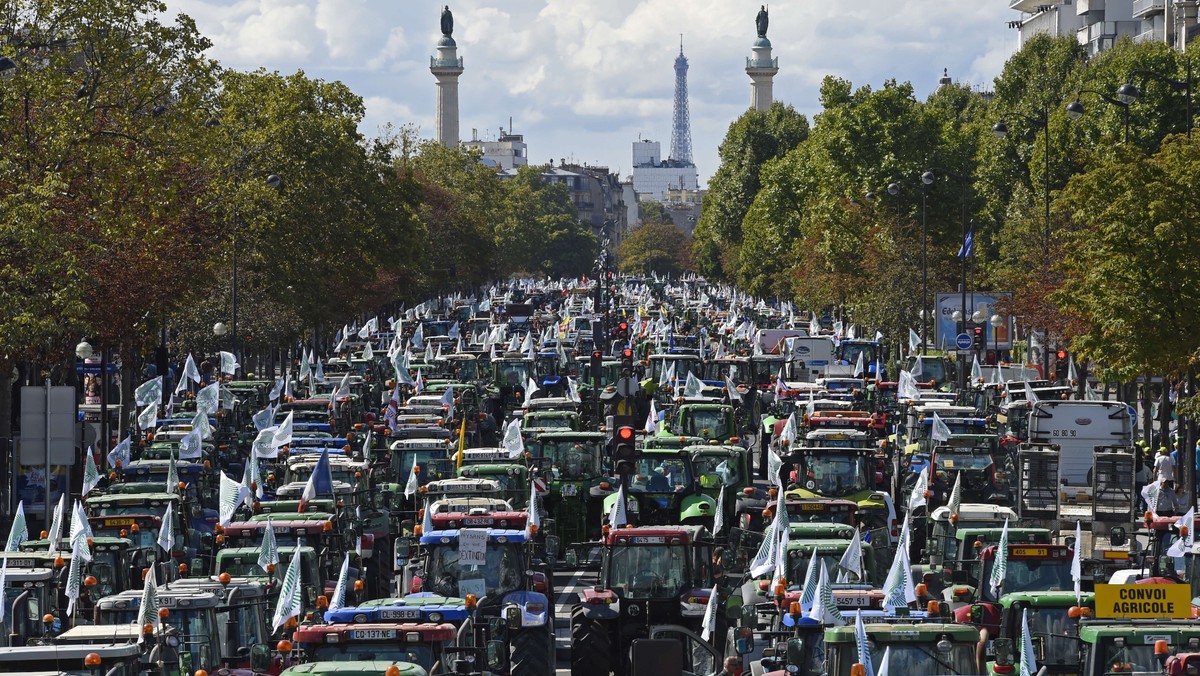 TOPSHOTS-FRANCE-AGRICULTURE-PROTEST