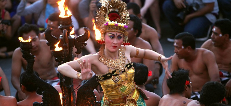 Romantyczny taniec na wyspie Bali