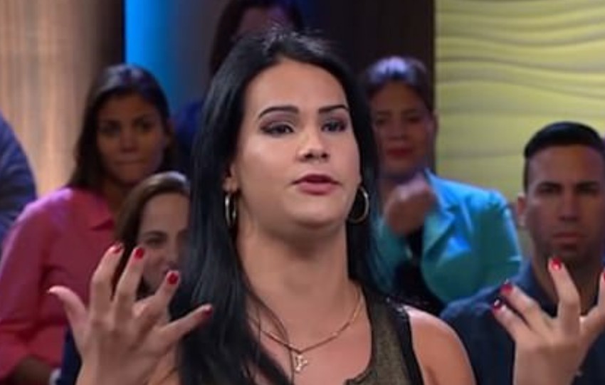 Dženifer u TV studiju