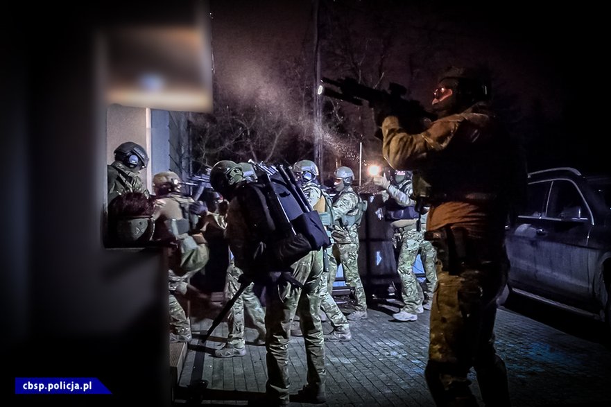 W akcji zatrzymań wzięło udział ponad 200 policjantów