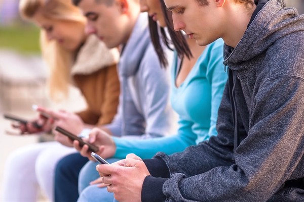 Simptomi zavisnosti od drustvenih mreza