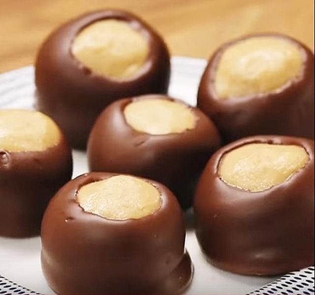 Falatnyi boldogság! Sütés nélküli csokis mogyoróvaj golyó, szebb és  finomabb, mint a bolti! (videó) - Blikk Rúzs