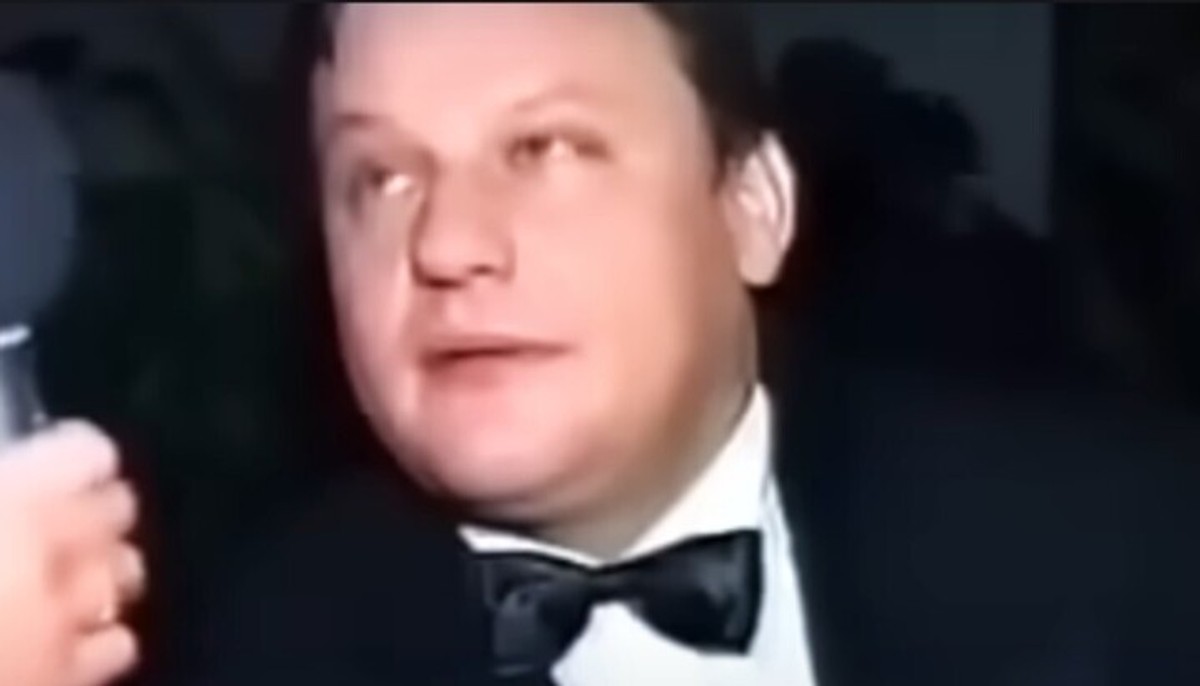 Pan Krzysztof składał w 1997 roku życzenia noworoczne o "wódce". Dziś tego żałuje