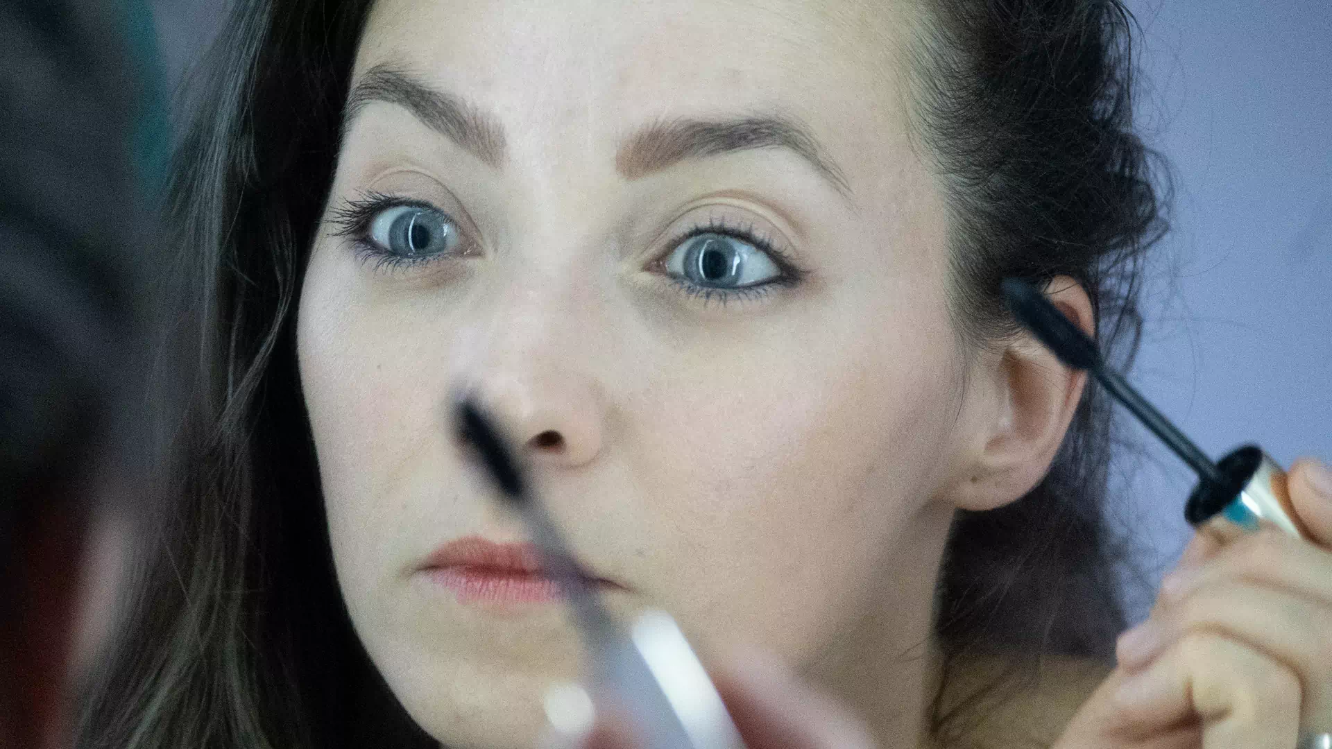 Dlaczego lepiej unikać makijażu wodoodpornego wokół oczu? Optometrystka ostrzega
