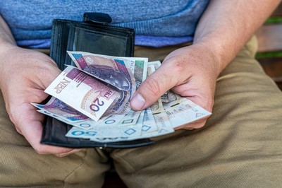 Gospodarka się rozpędza, ale pensje będą hamować – oto prognozy na 2026 r.