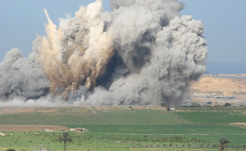 Izrael i Egipt blokują Strefę Gazy odkąd Hamas przejął kontrolę nad tym terytorium w 2007 roku.