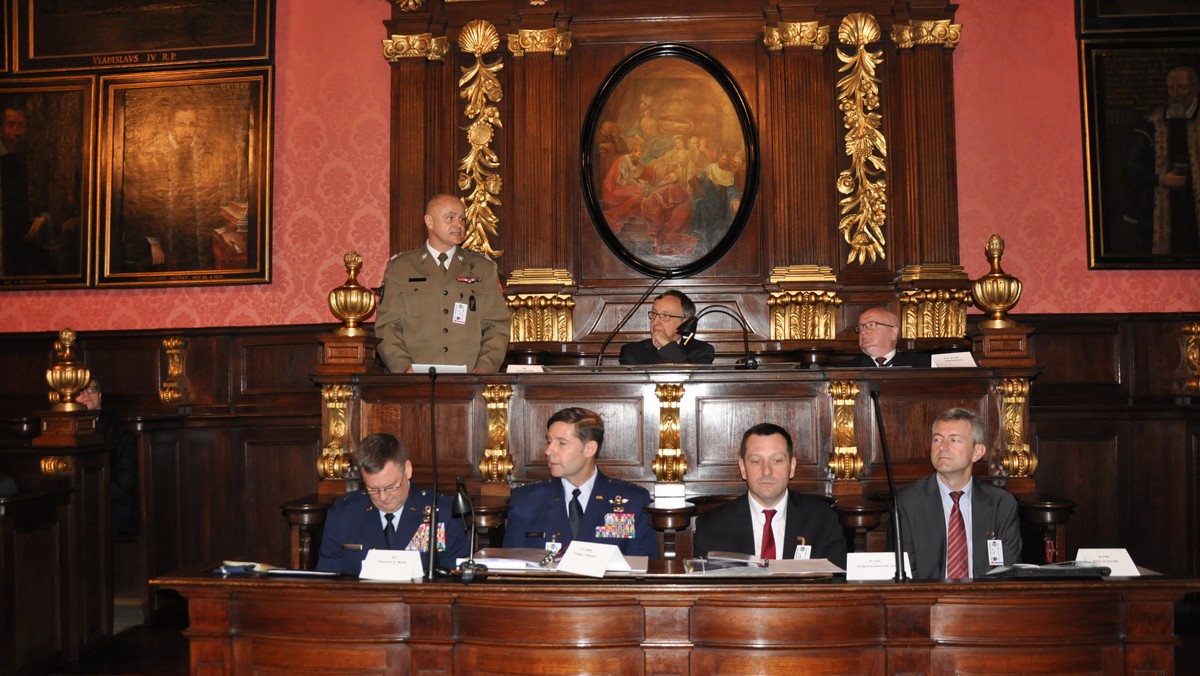 Na Uniwersytecie Jagiellońskim odbyła się konferencja, której uczestnicy rozmawiali o siłach specjalnych w obliczu nowych zagrożeń dla międzynarodowego bezpieczeństwa. Debata to element polskiego think tanku sił specjalnych utworzonego wspólnie z Dowództwem Wojsk Specjalnych i UJ. Prelegenci podkreślali, że największym wyzwaniem są obecnie "czarne dziury" w globalnym systemie bezpieczeństwa.