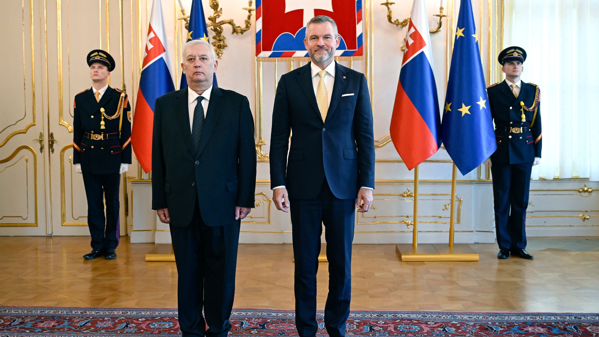 Prezident SR Peter Pellegrini a mimoriadny splnomocnený veľvyslanec Helénskej republiky v SR Yorgos Diacofotakis.