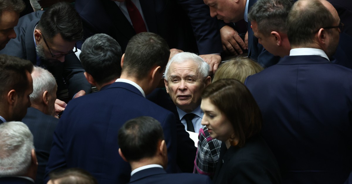 Jarosław Kaczyński ściąga lejce. „PiS wpadł w pułapkę”