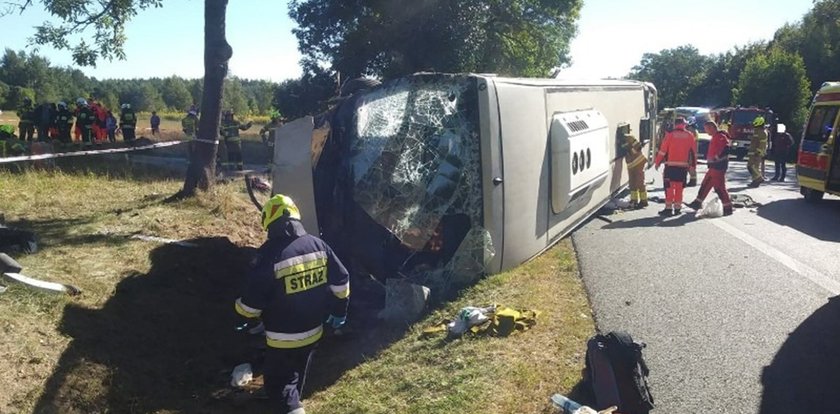 Dramat na Mazowszu. Autobus wypadł z drogi. Są ranni