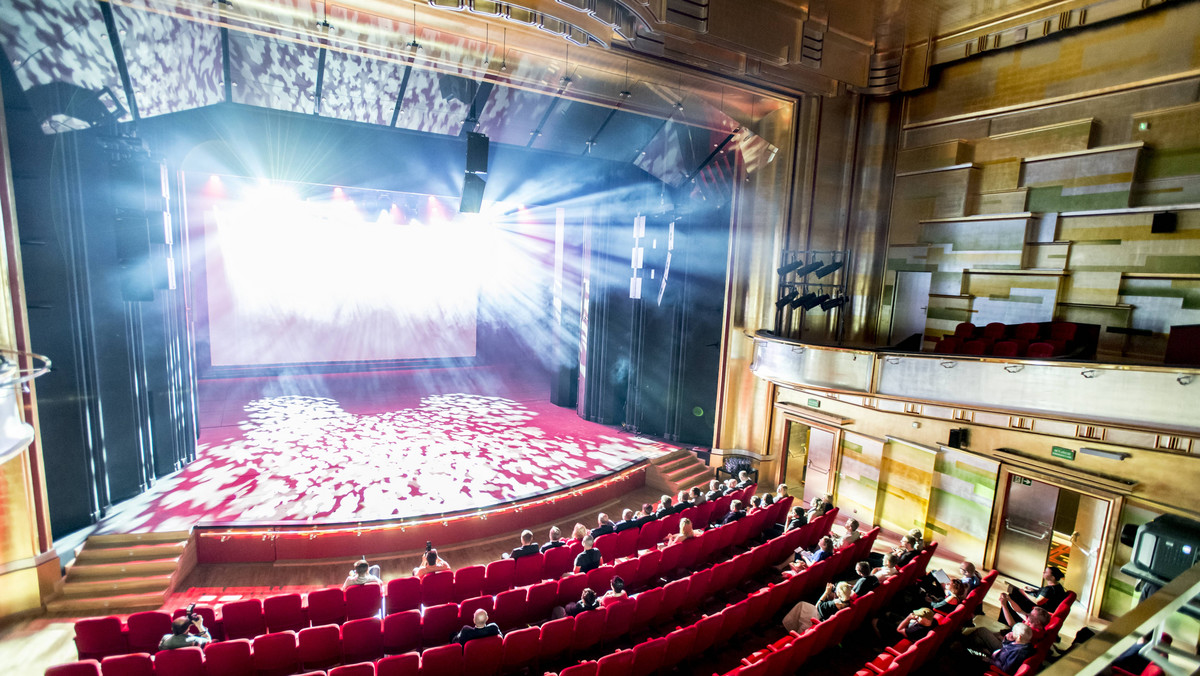 Wieczorem w Teatrze Muzycznym Capitol we Wrocławiu odbędzie się koncert charytatywny dla pana Zbyszka, który przez lata prowadził mały zakład szewski przy ul. Piłsudskiego. Gdy jego córka zachorowała, zamknął lokal, by zająć się wnukiem. Teraz nie pracuje i nie zarabia.