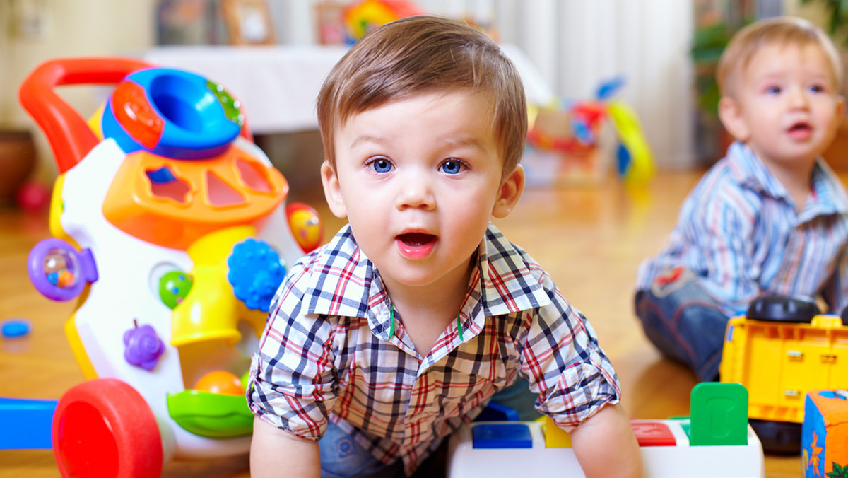 Niemowlęta w wieku sześciu miesięcy wolą słuchać dźwięków wydawanych przez inne dzieci niż tych produkowanych przez dorosłych – czytamy w czasopiśmie "Developmental Science".
