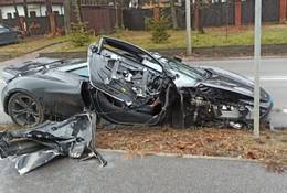 McLaren 720S Spider rozbity w Otwocku. Auto za 2 mln zł na złom