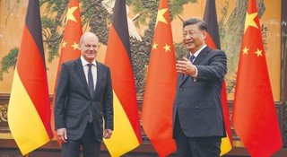 Berlin w tańcu z chińskim smokiem. Kontrowersyjna wizyta Scholza w Pekinie wskazuje, że Niemcy idą własną drogą