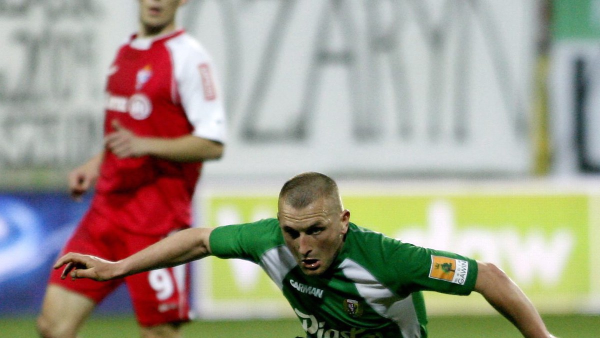 Śląsk Wrocław zremisował na własnym boisku z Górnikiem Zabrze 1:1 (0:1) w meczu 23. kolejki piłkarskiej ekstraklasy. Gola dającego gościom prowadzenie zdobył niezawodny Adam Banaś. W końcówce meczu wyrównał Sebastian Dudek.