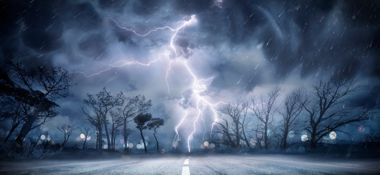 Alert RCB: burze, intensywne opady deszczu i gradu