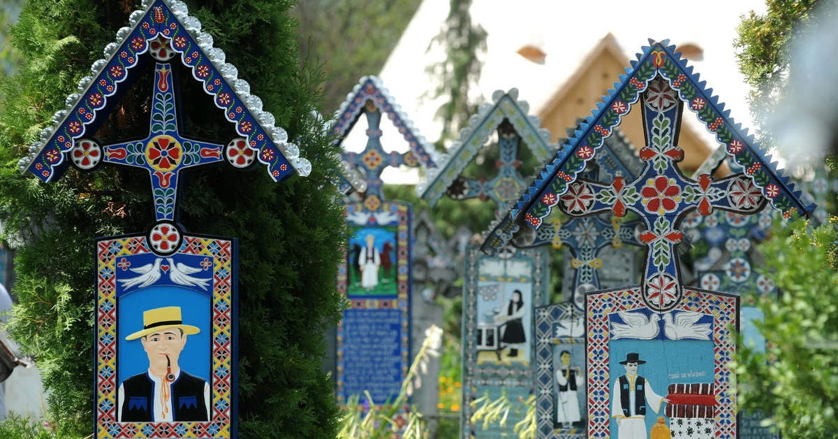 Wesoły Cmentarz - nekropolia inna niż wszystkie. "Taksówkarzu, niech Cię piekło pochłonie!"