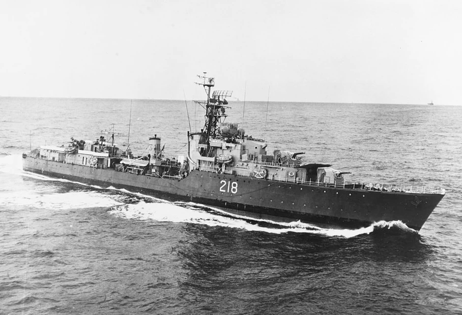 HMCS Cayuga, brod na kome je Demara operisao glumeći hirurga