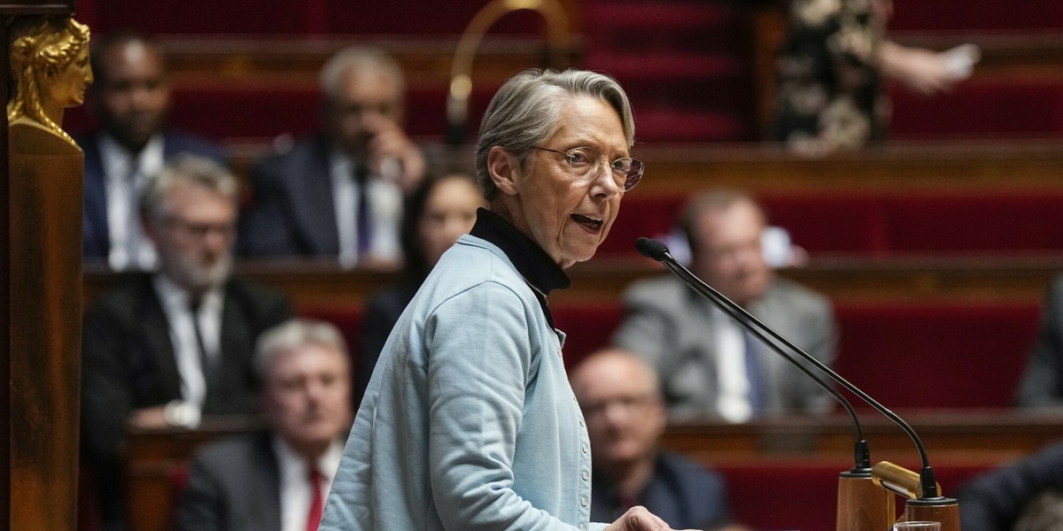 Elisabeth Borne podczas dyskusji nad wnioskiem o wotum nieufności dla jej rządu