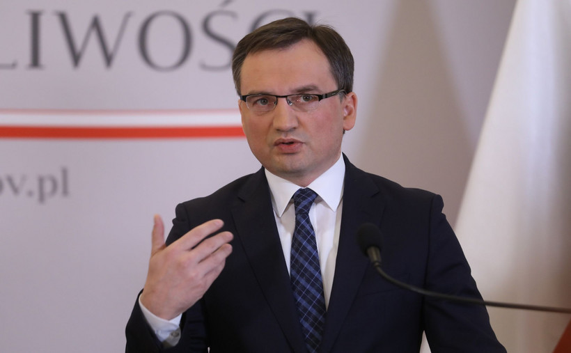 Jak podkreślił na konferencji prasowej Ziobro, zatrzymania te były owocem pracy powołanych przez niego zespołów śledczych - we Wrocławiu i w Warszawie - ds. wyjaśnienia afery reprywatyzacyjnej.