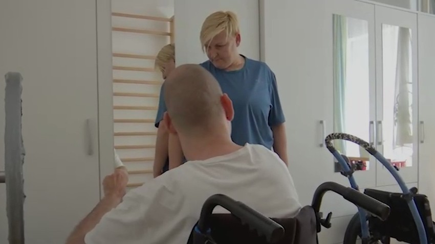 Zbog buke koja dolazi iz stana iznad, Stefan često doživljava epileptične napade koje je teško zaustaviti