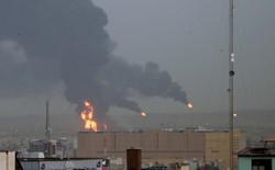 Potężny pożar rafinerii w Teheranie. Kłęby dymu widoczne z 20 kilometrów