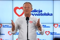 Wybory 2023. Afera wizowa PiS. Tusk: Mam pięć pytań do pięciu Panów