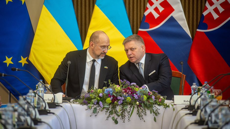 Premierzy Ukrainy (L) i Słowacji (P) podczas spotkania w kwietniu 2024 r. 