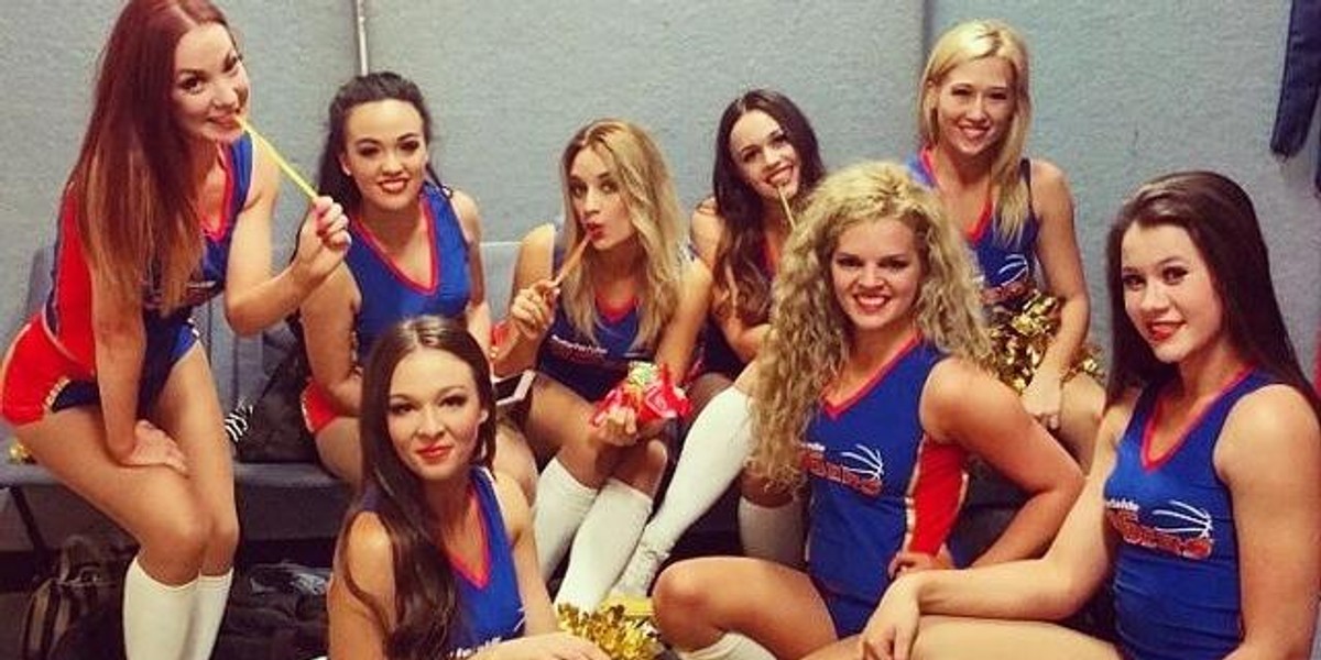 Cheerleaderki Adelaide 36ers stracą pracę? Nie podobają się rodzinom