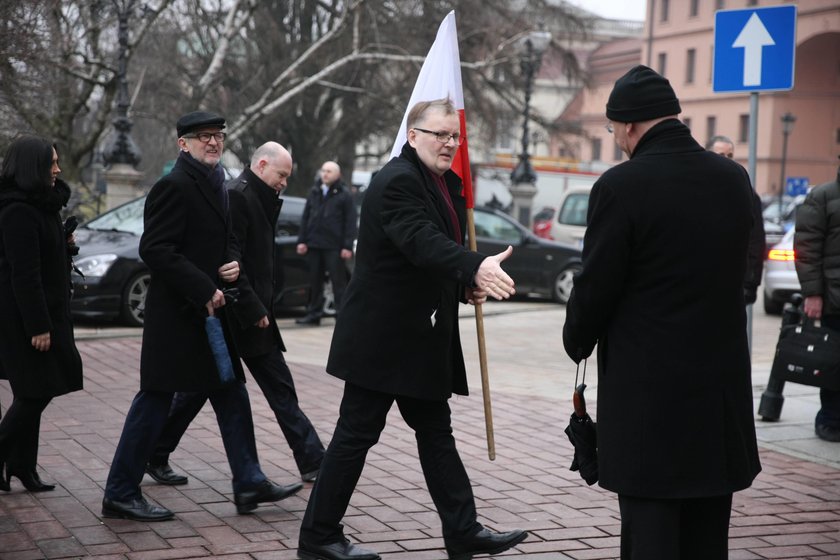 Żenujące tłumaczenia senatora