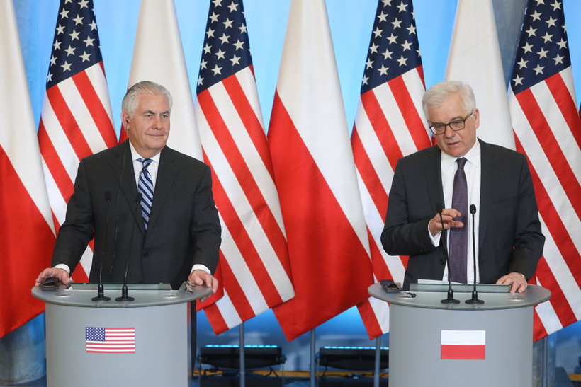 Minister spraw zagranicznych Jacek Czaputowicz i sekretarz stanu Stanów Zjednoczonych Rex Tillerson podczas konferencji prasowej.