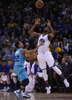 Liga NBA: 33. zwycięstwo koszykarzy Golden State Warriors