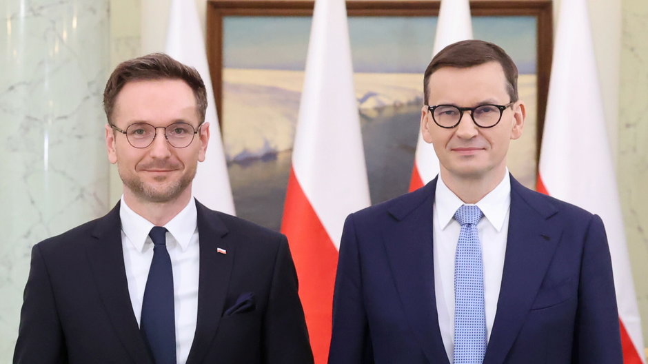 Waldemar Buda został ministrem rozwoju w kwietniu 2022 r. (od lewej). Jego resort przygotowuje założenia tarczy energetycznej dla firm. Decyzje o finansowaniu będzie podejmować Rada Ministrów.