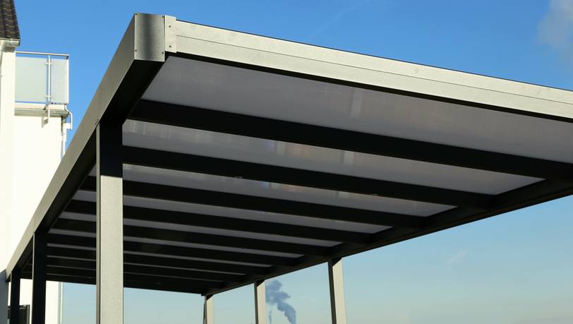 Günstig, beliebt & praktisch: Carports bis 1000 Euro im großen Vergleich