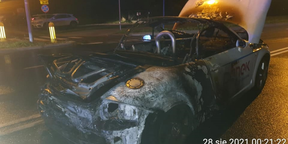 Na warszawskich Bielanach spłonęło audi TT Cabrio. Jechało z przerażającą prędkością!