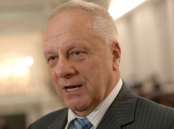 Niesiołowski powiązał Hitlera ze spotem PiS